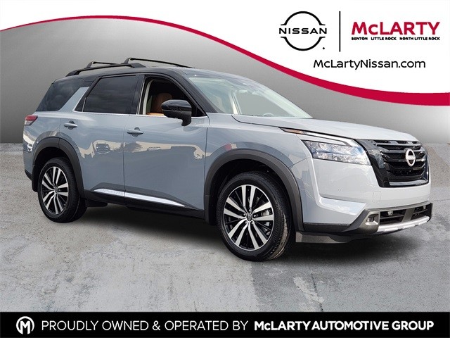 2025 Nissan Pathfinder Platinum's photo