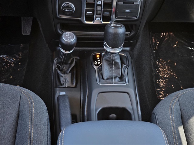2025 Jeep Wrangler Sahara photo 16