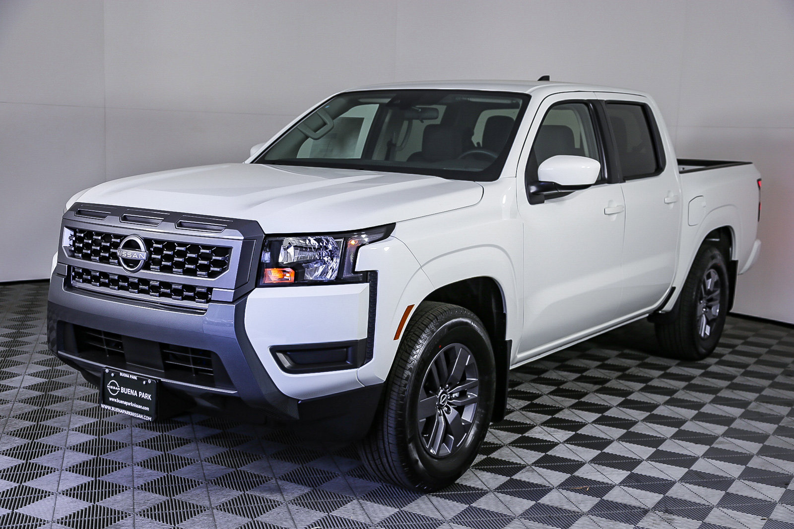 2025 Nissan Frontier Crew Cab SV photo 3