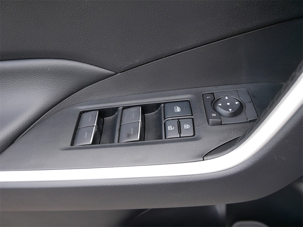 2022 Toyota RAV4 XLE photo 9