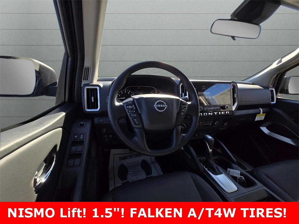 2025 Nissan Frontier SV photo 12
