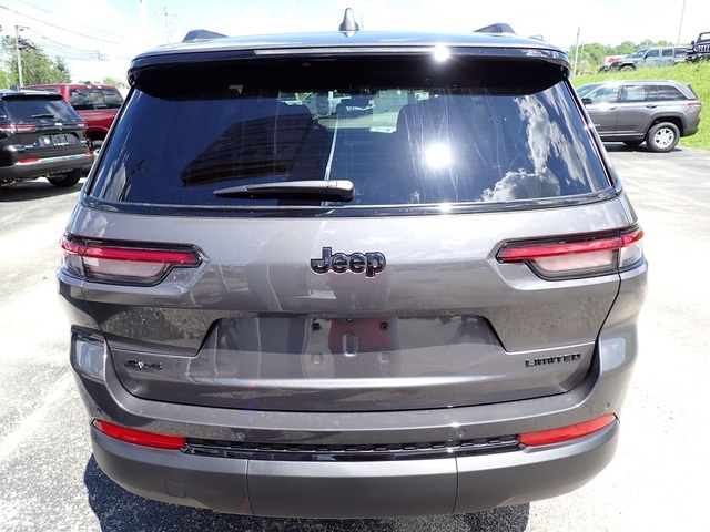 2025 Jeep Grand Cherokee Limited photo 3