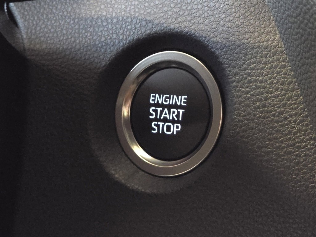 2026 Toyota Corolla SE photo 4