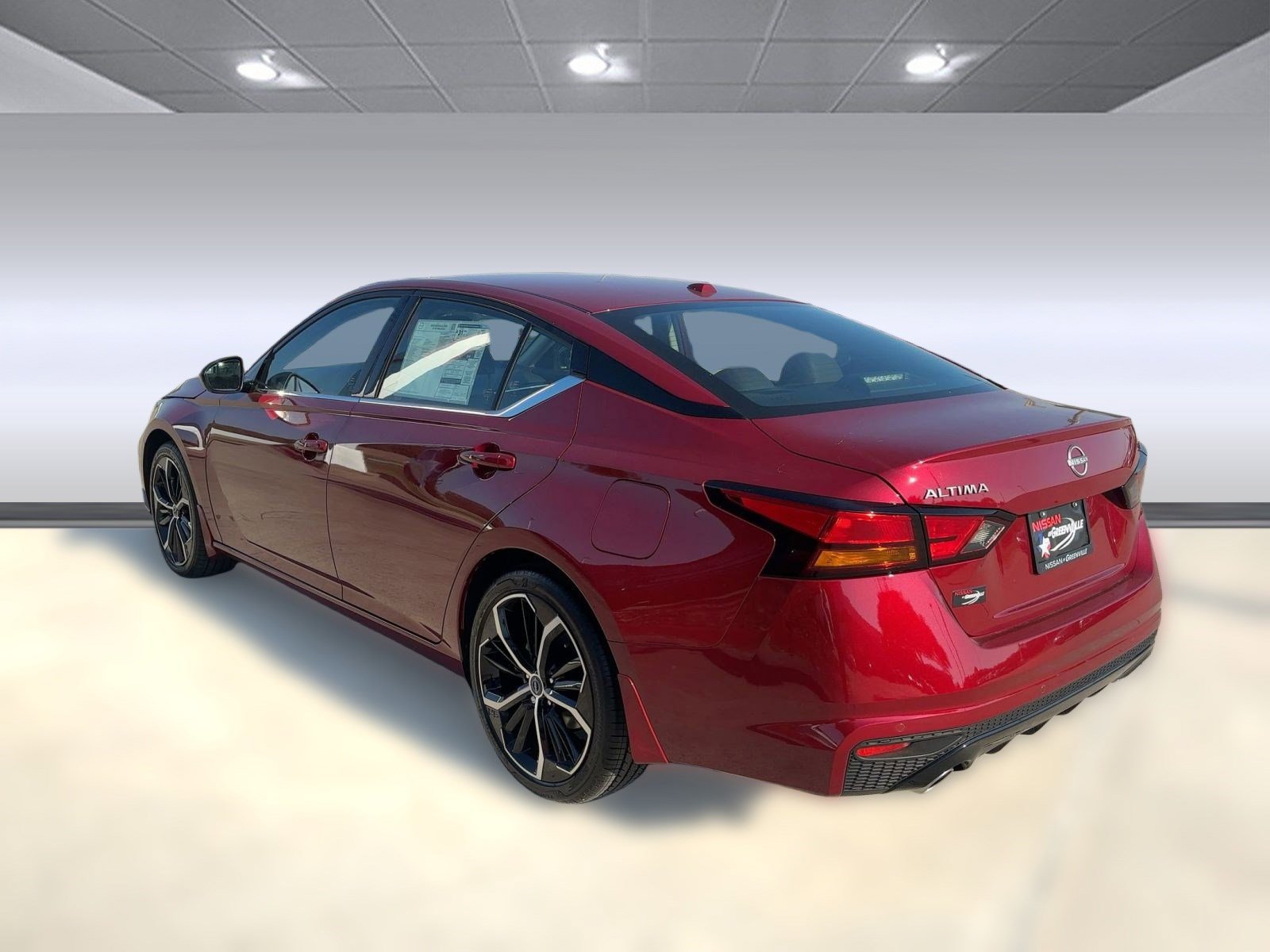 2025 Nissan Altima SR photo 3