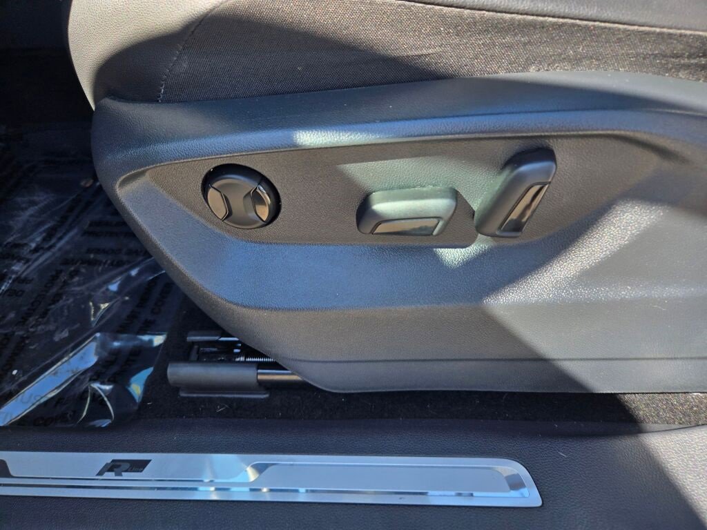 2021 Volkswagen Tiguan SE photo 16