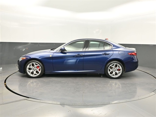 2021 Alfa Romeo Giulia Ti photo 2