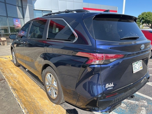 2021 Toyota Sienna XSE photo 3