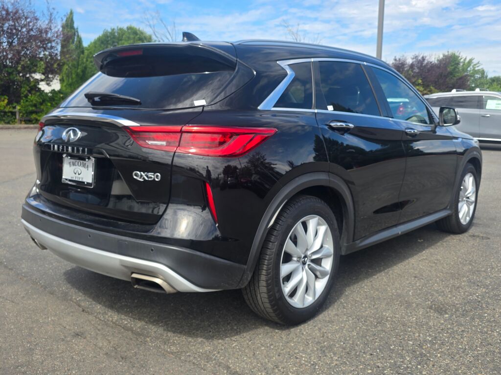 2021 Infiniti QX50 Luxe photo 2