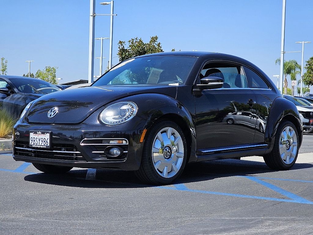 2018 Volkswagen Beetle SE photo 2