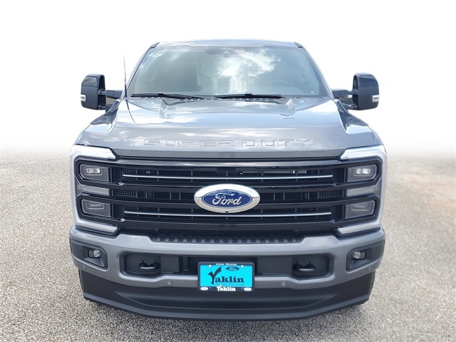 2025 Ford F-250 Platinum photo 2