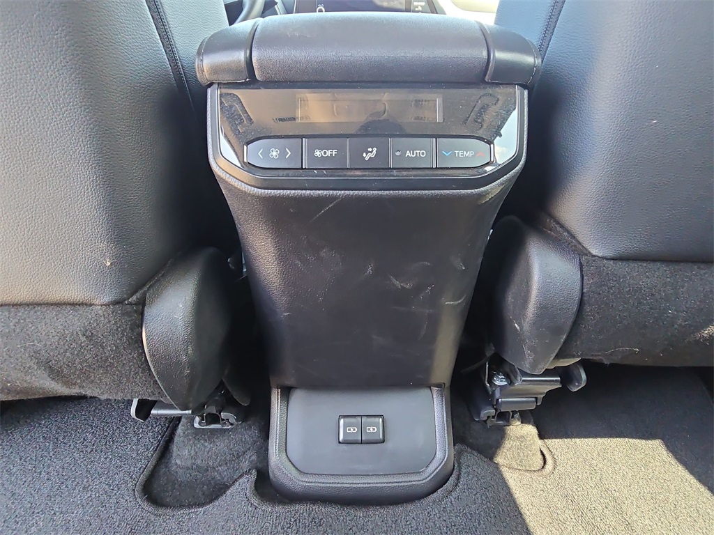 2024 Toyota Highlander Hybrid XLE photo 32