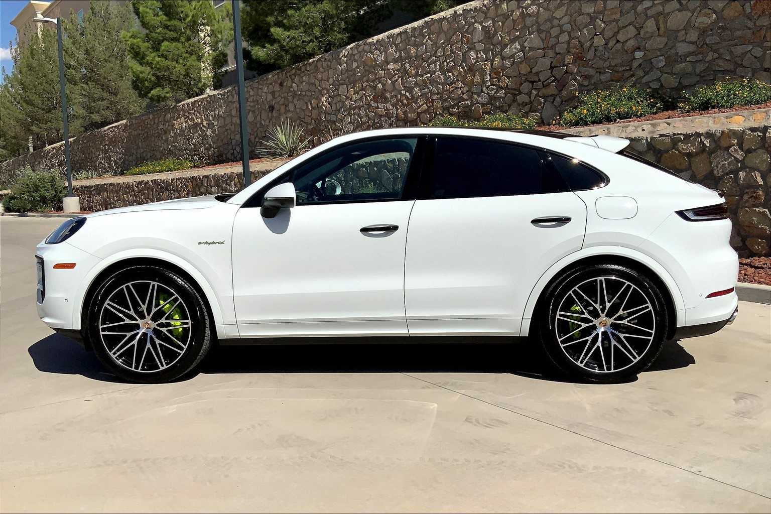 2025 Porsche Cayenne E-Hybrid Coupe photo 2
