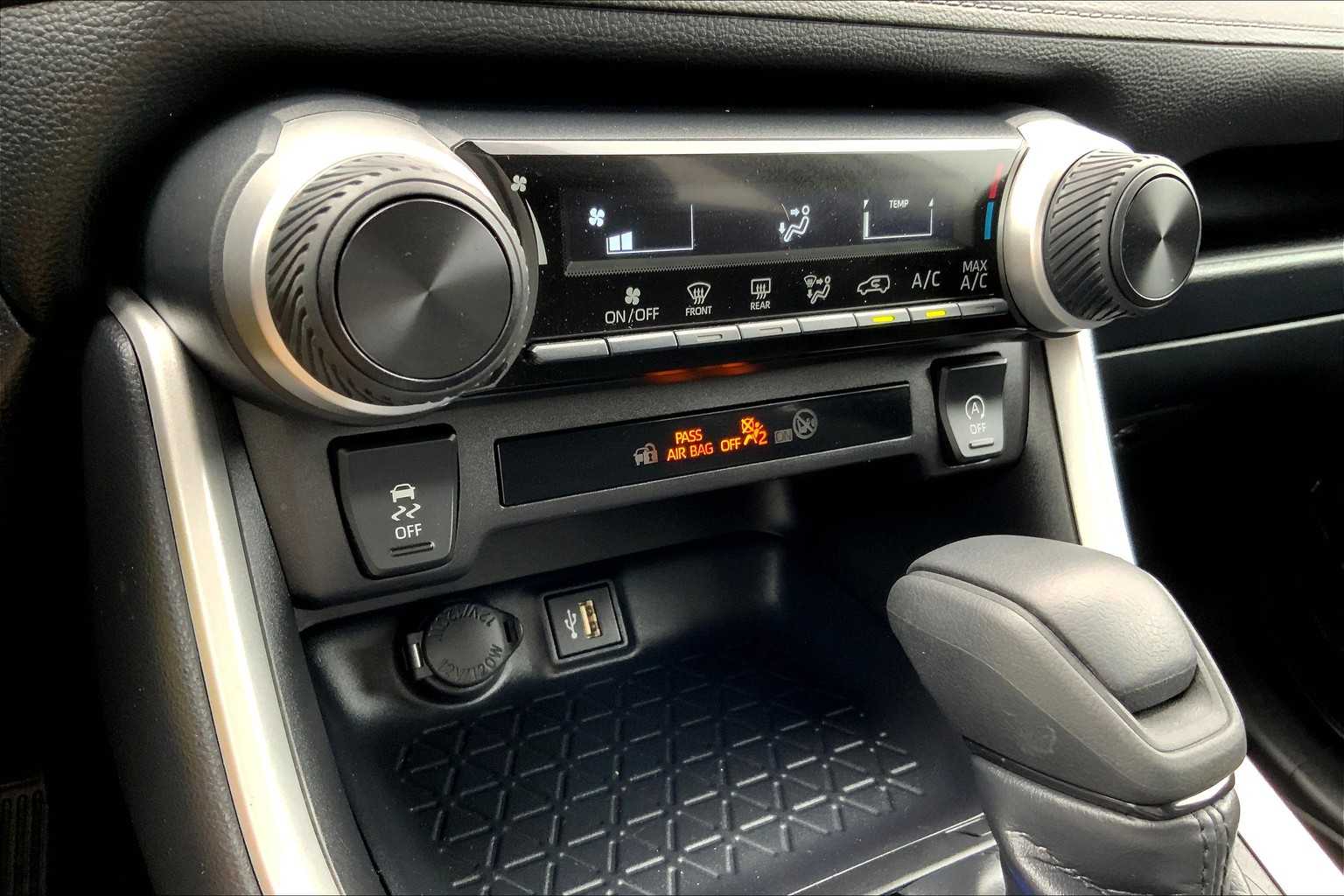 2025 Toyota RAV4 LE photo 30