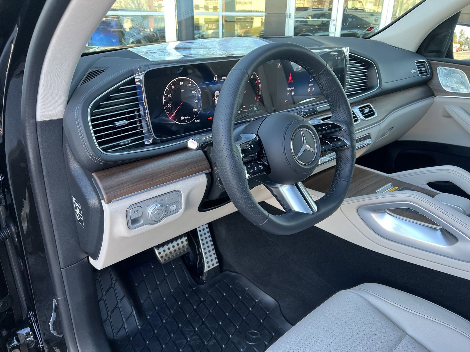 2025 Mercedes Benz GLS 450 4MATIC photo 17
