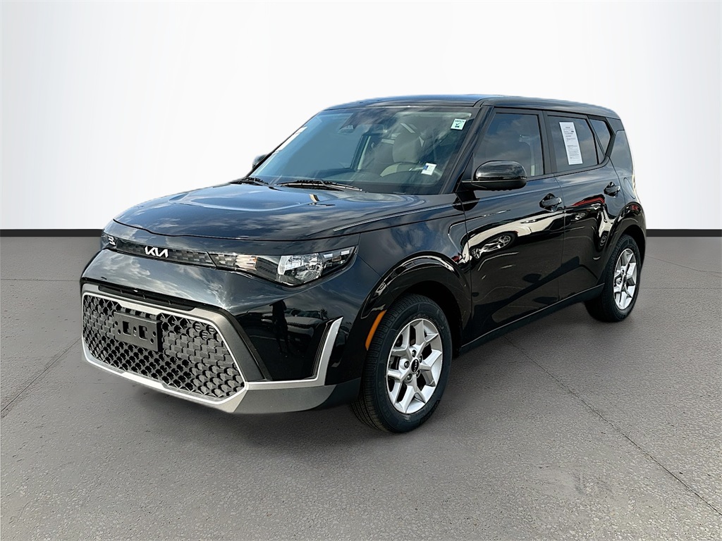 2023 Kia Soul LX S photo 2