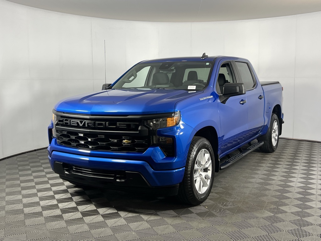 2022 Chevrolet Silverado 1500 Custom photo 2