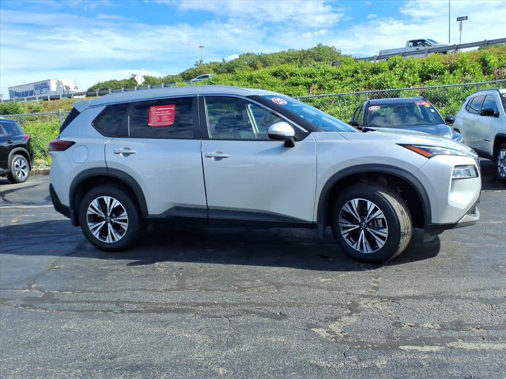 2022 Nissan Rogue SV photo 4