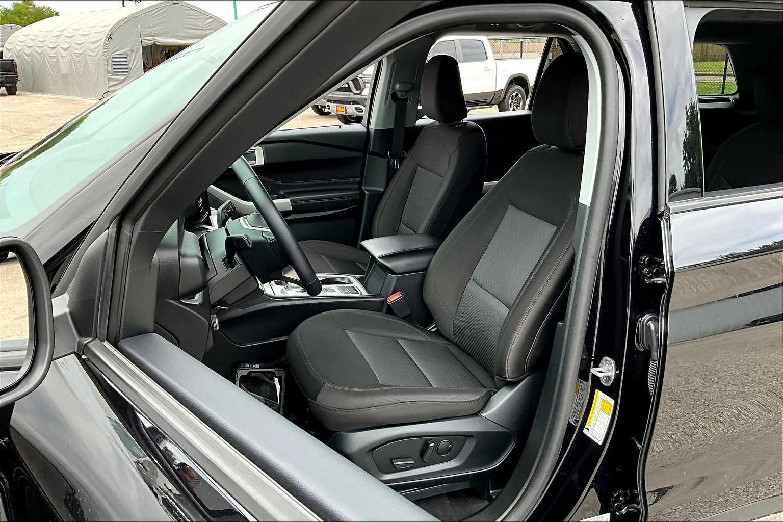 2024 Ford Explorer XLT photo 7