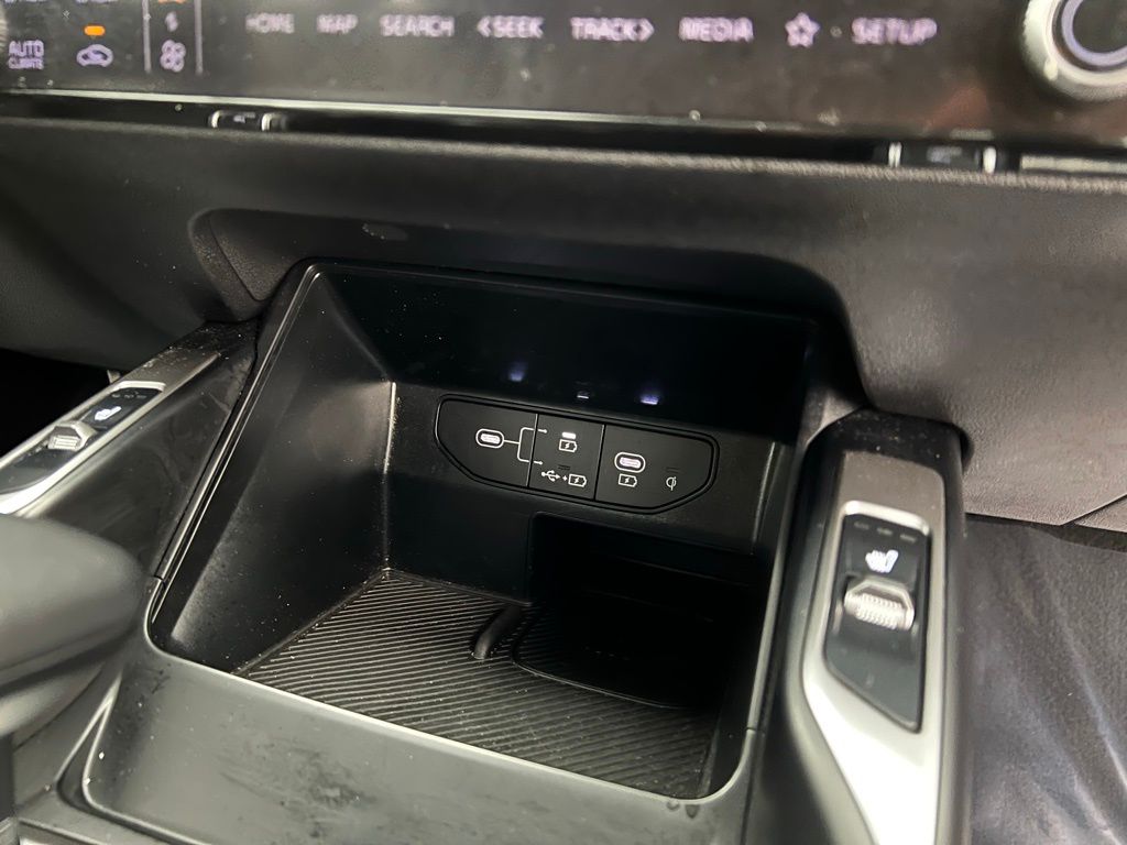 2024 Kia Sorento S photo 12