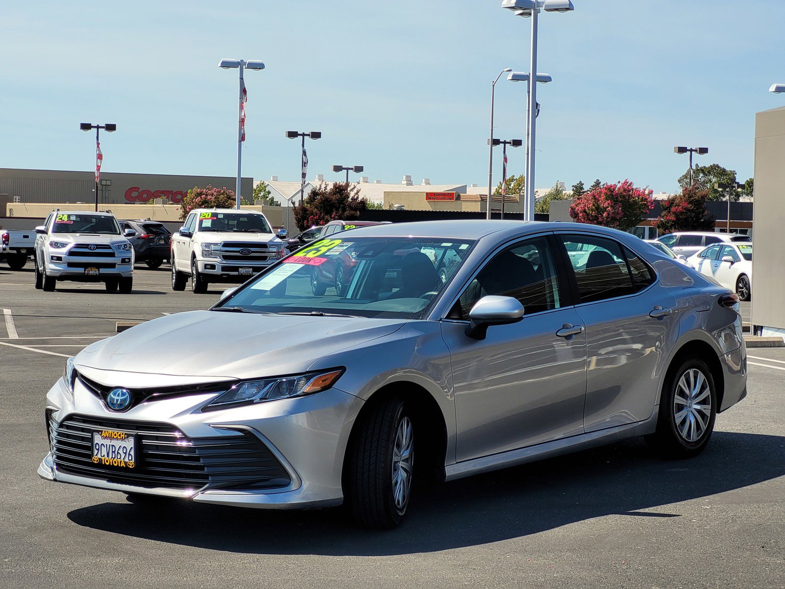2023 Toyota Camry Hybrid LE photo 7