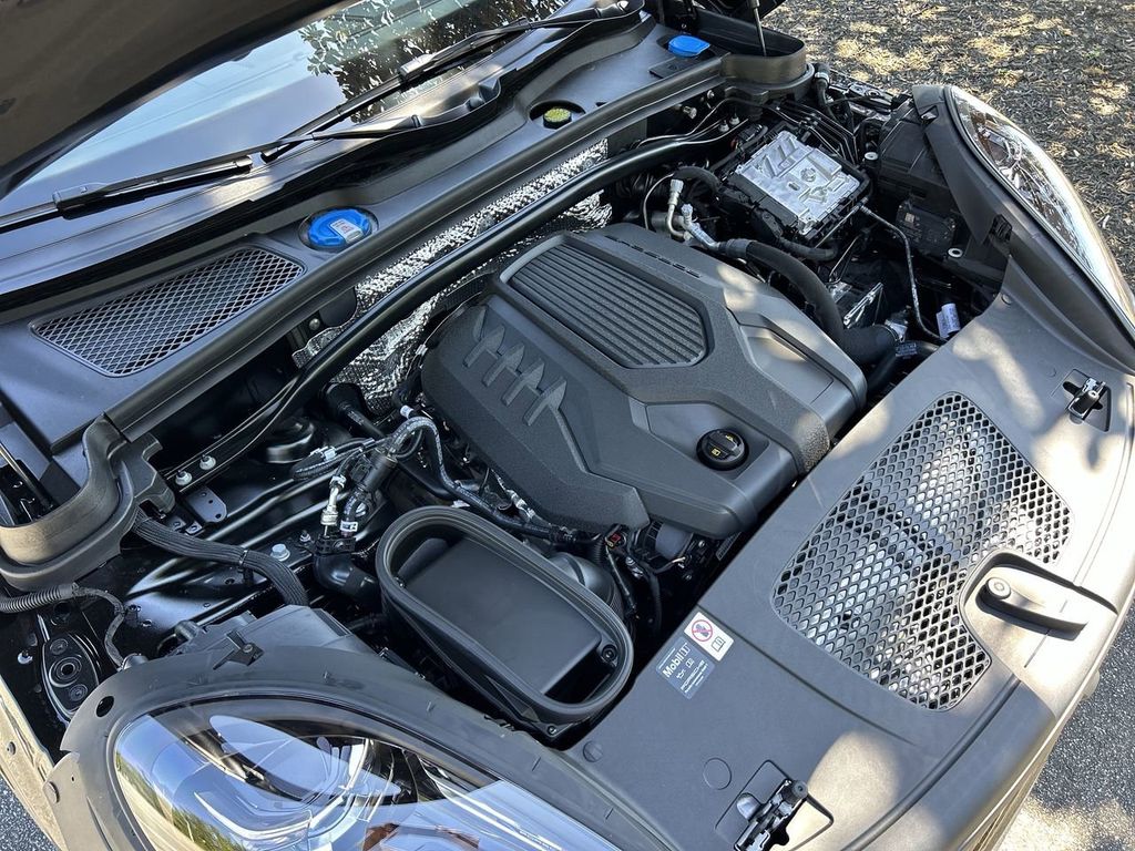 2025 Porsche Macan Base photo 29