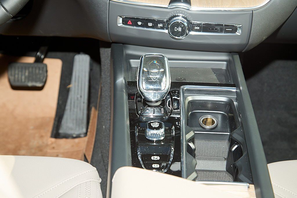 2026 VOLVO XC60 - Image 25