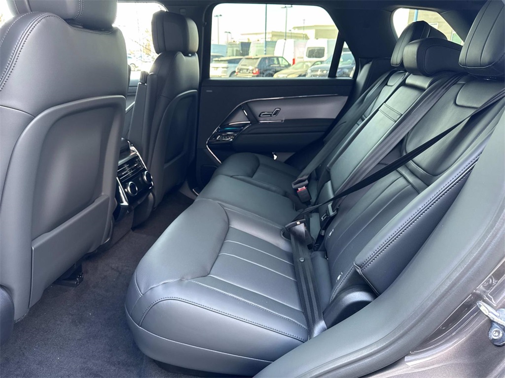 2025 Land Rover Range Rover Sport SE photo 14