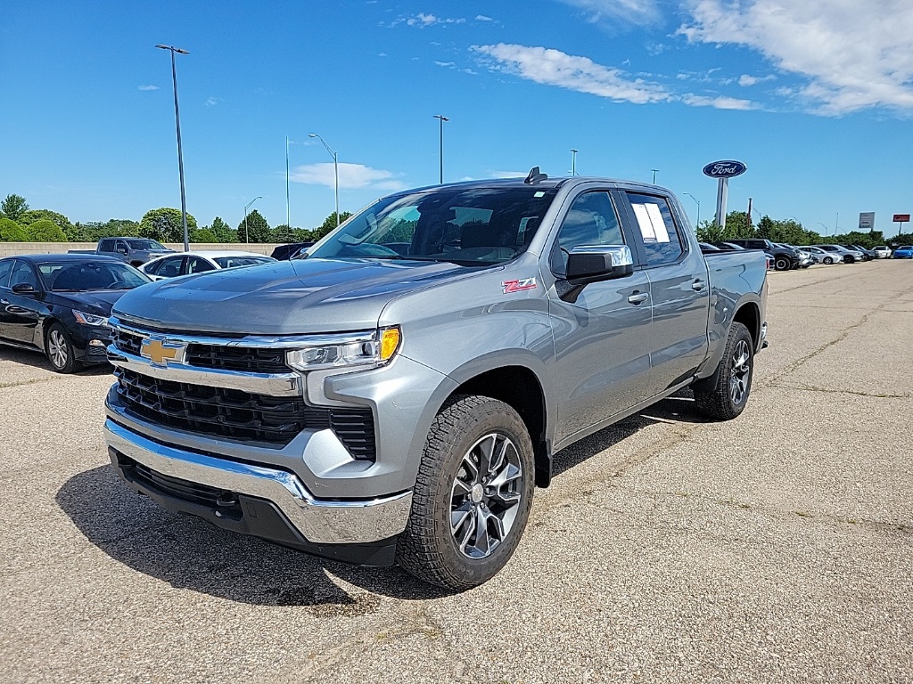 PreOwned 2023 Chevrolet Silverado 1500 LT 4D Crew Cab in Hutchinson 