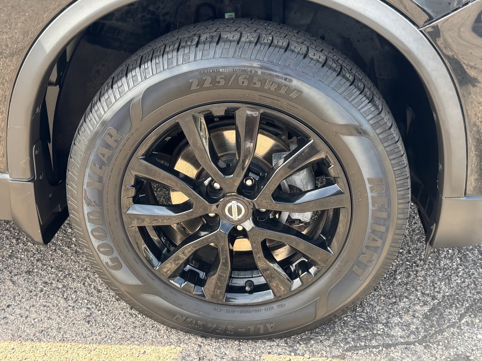 2017 Nissan Rogue SV photo 5