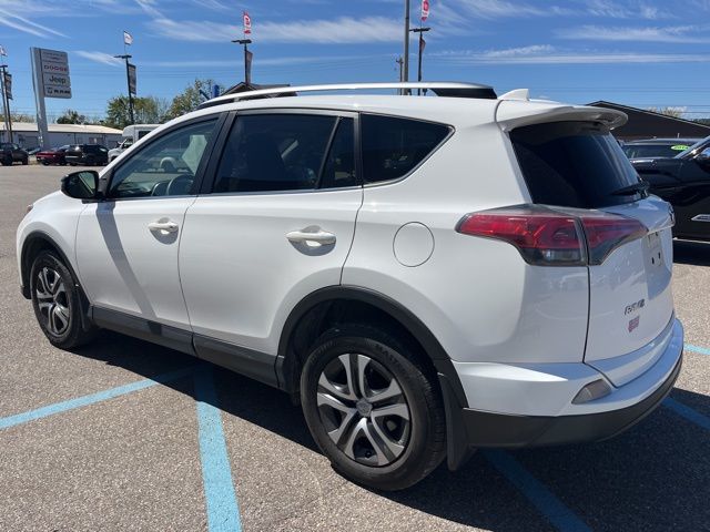 2017 Toyota RAV4 LE photo 6