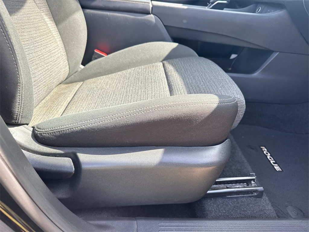 2023 Nissan Rogue SV photo 10