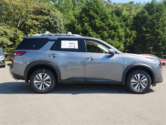 2025 Nissan Pathfinder SL photo 2