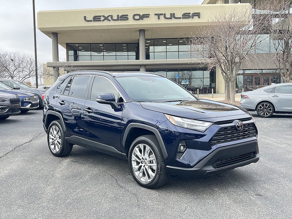 2023 Toyota RAV4 XLE Premium's photo