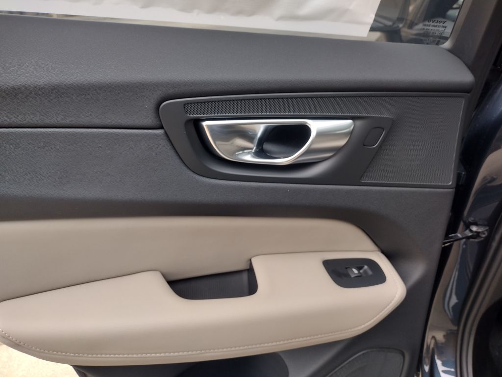 2026 VOLVO XC60 - Image 18