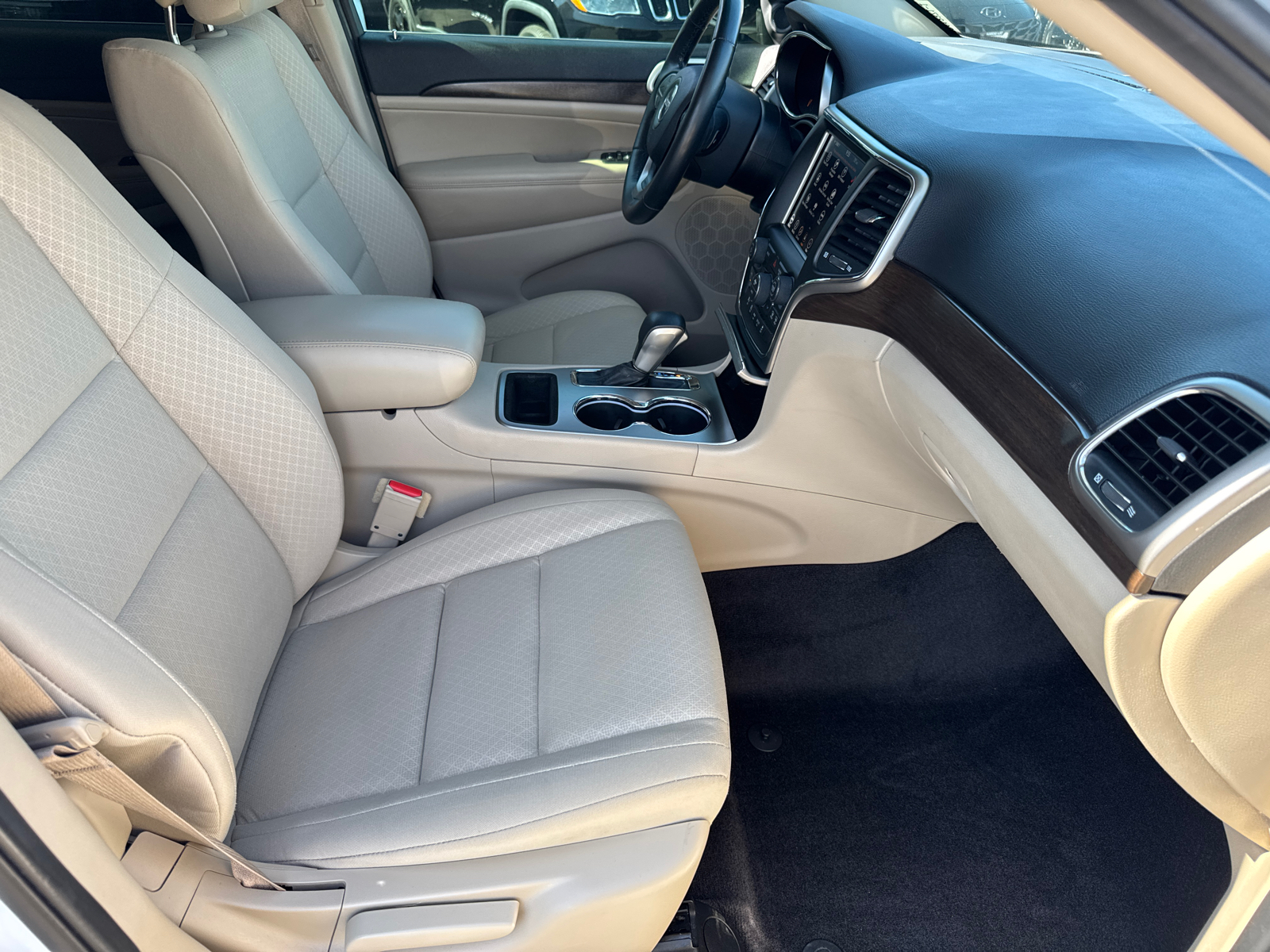 2018 Jeep Grand Cherokee Laredo photo 4