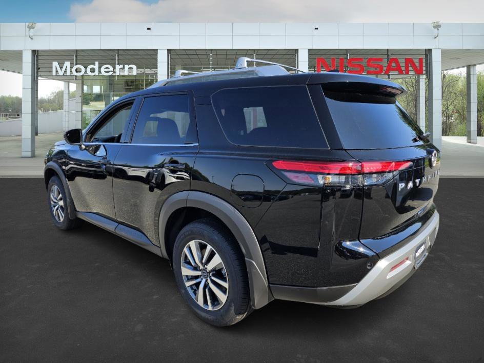 2025 Nissan Pathfinder SL photo 5