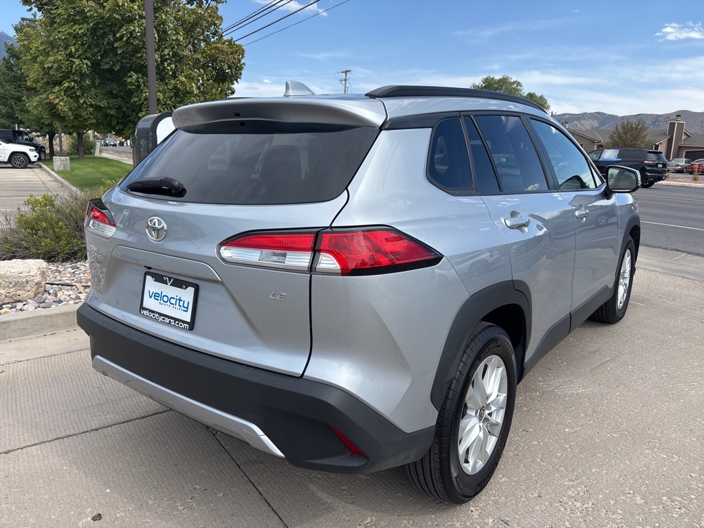 2024 Toyota Corolla Cross LE photo 2