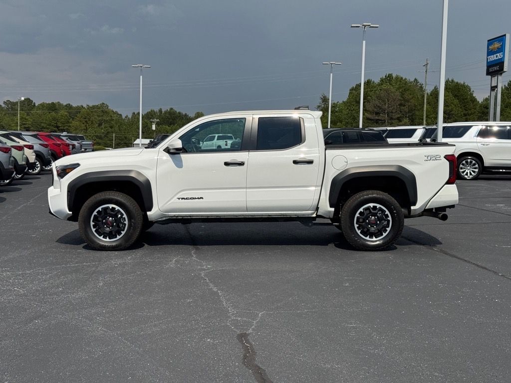 2025 Toyota Tacoma SR5 photo 6