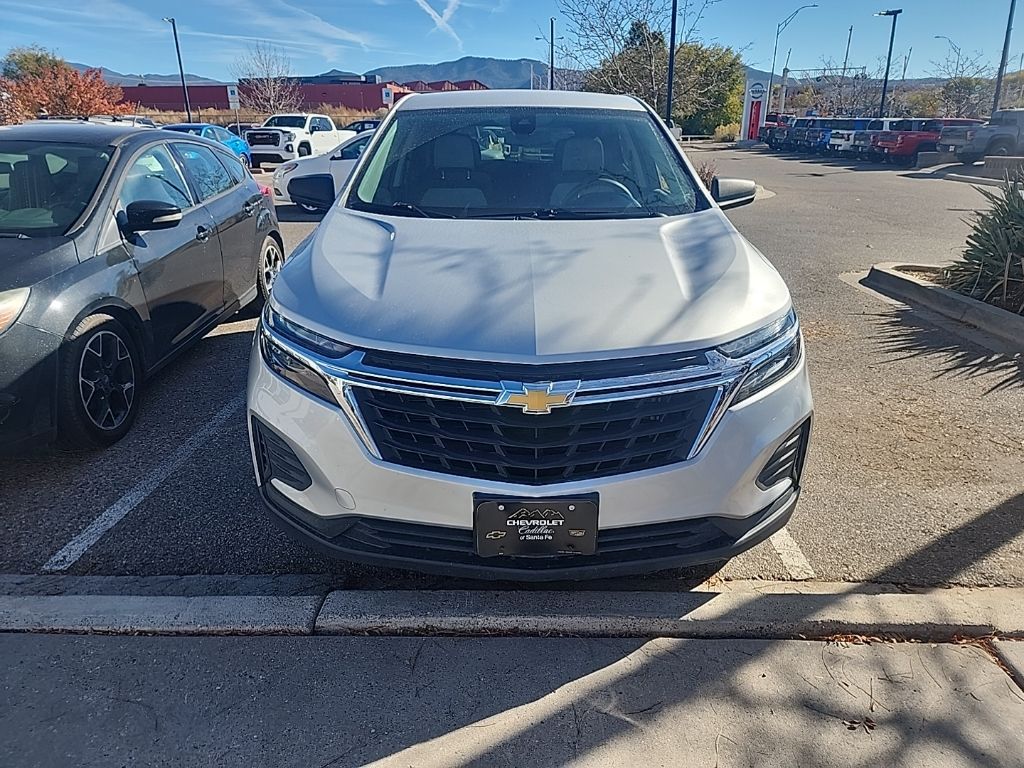 2022 Chevrolet Equinox LS photo 2