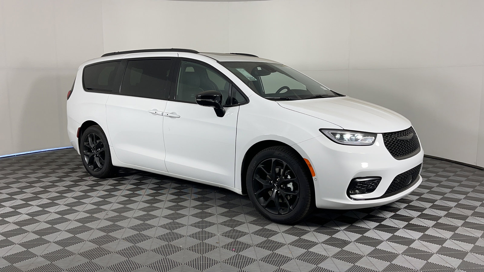 2025 Chrysler Pacifica Limited photo 2