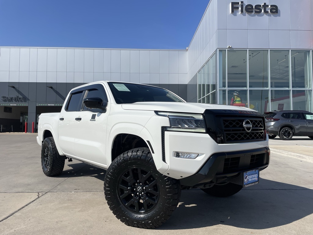 2023 Nissan Frontier SV's photo
