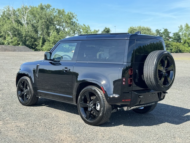 2024 Land Rover Defender 90 X-Dynamic SE photo 3
