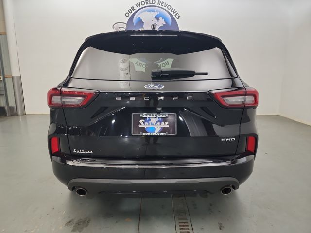 2024 Ford Escape ST-Line photo 4