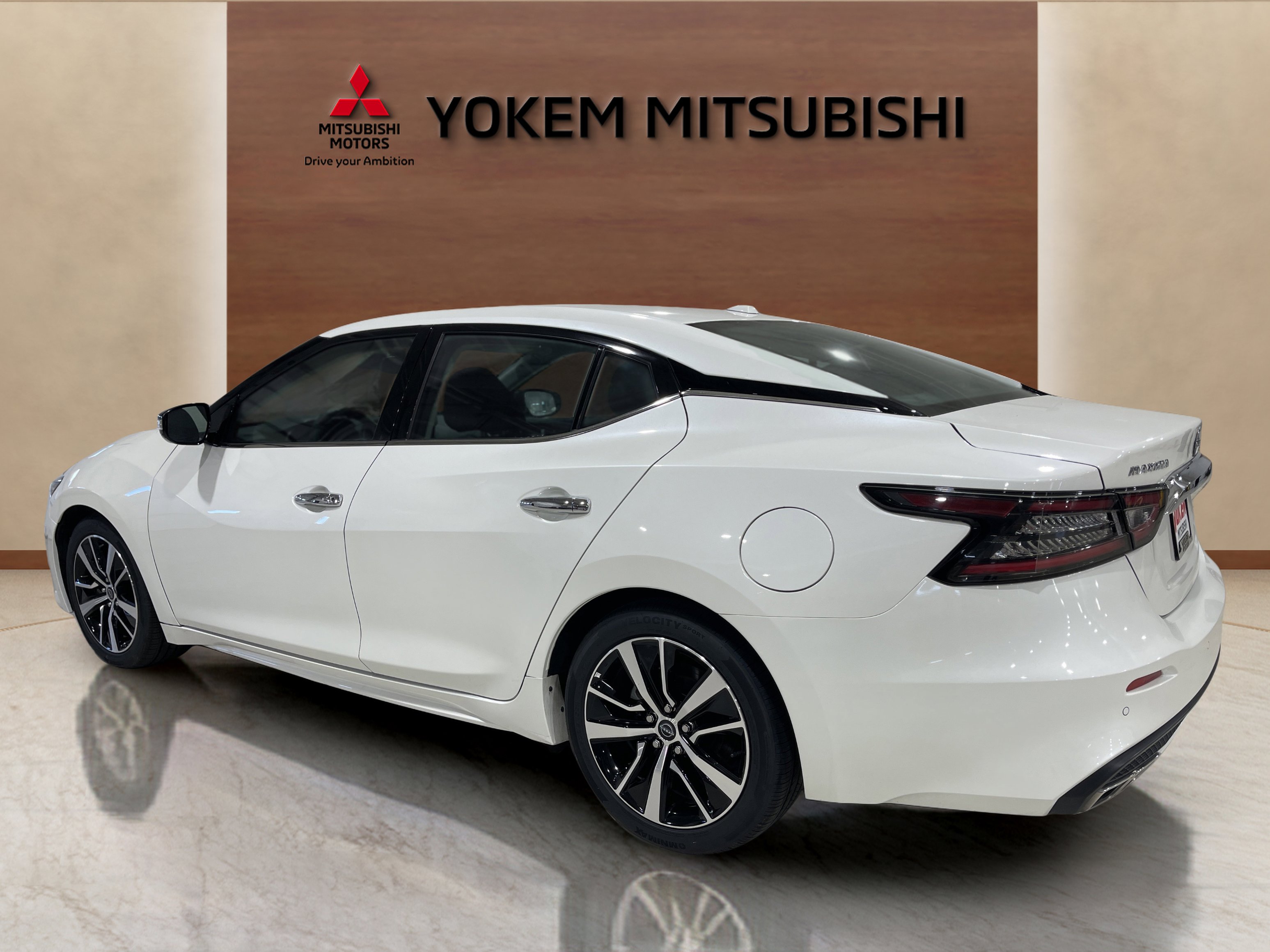 2023 Nissan Maxima SV photo 3