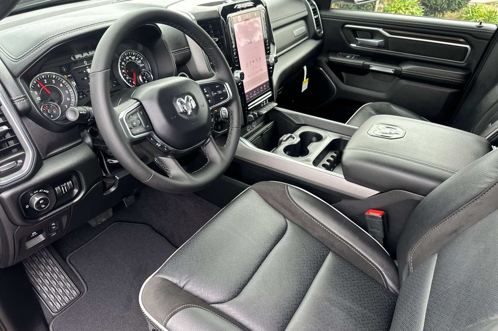 2025 Ram 1500 Laramie photo 7