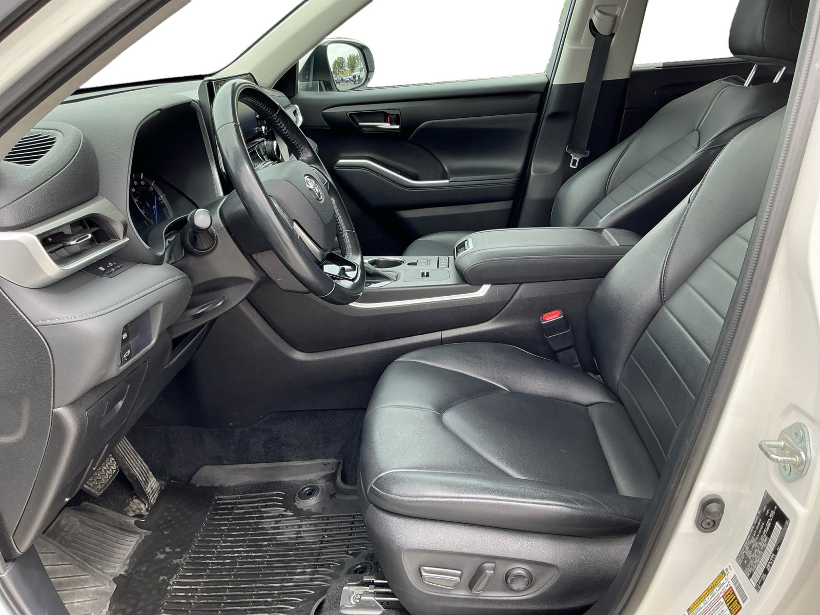 2021 Toyota Highlander Hybrid XLE photo 2