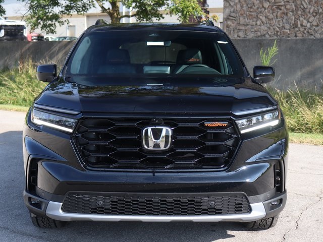 2025 Honda Pilot TrailSport photo 2