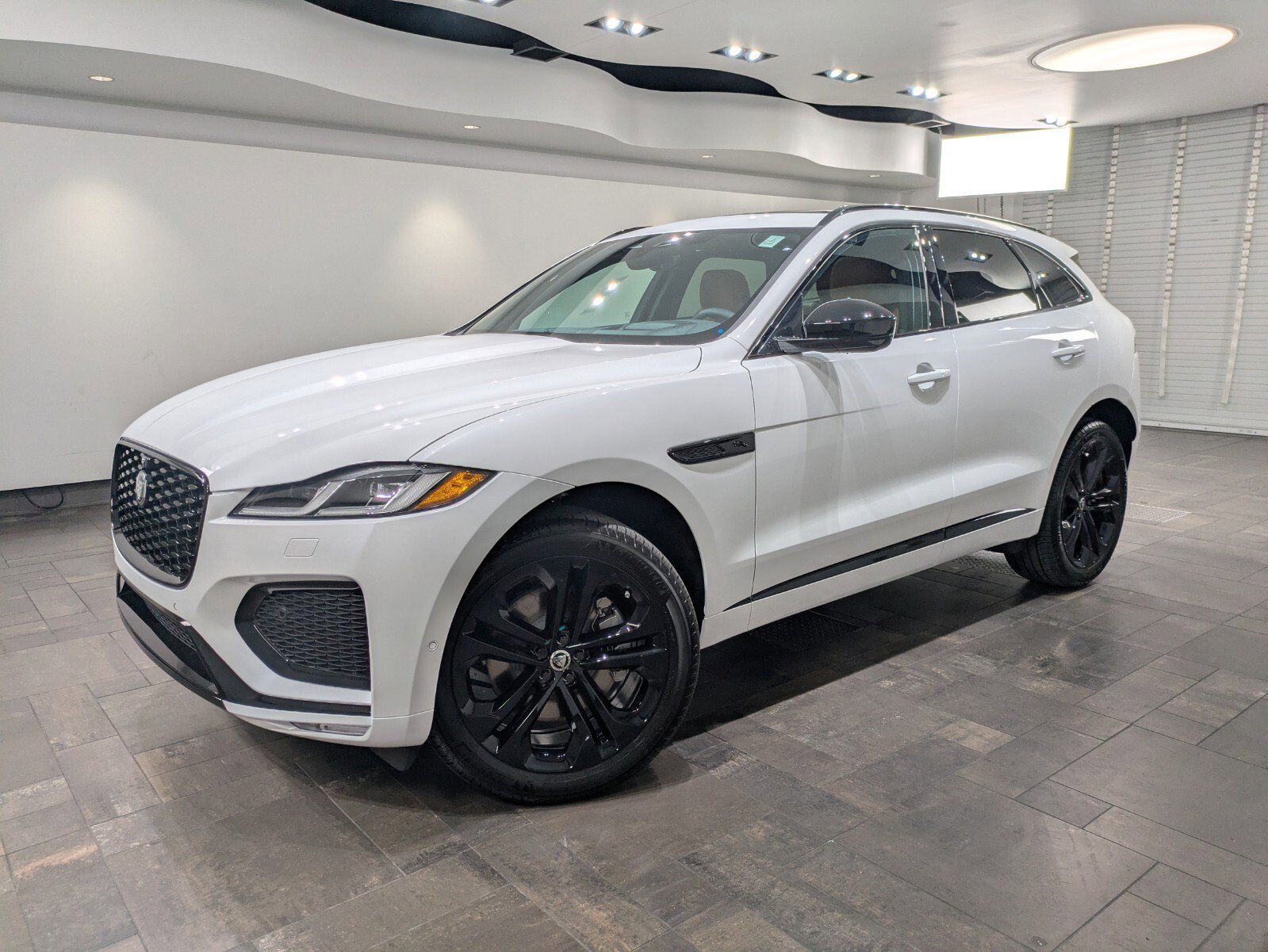 2026 Jaguar F-Pace R-Dynamic S's photo