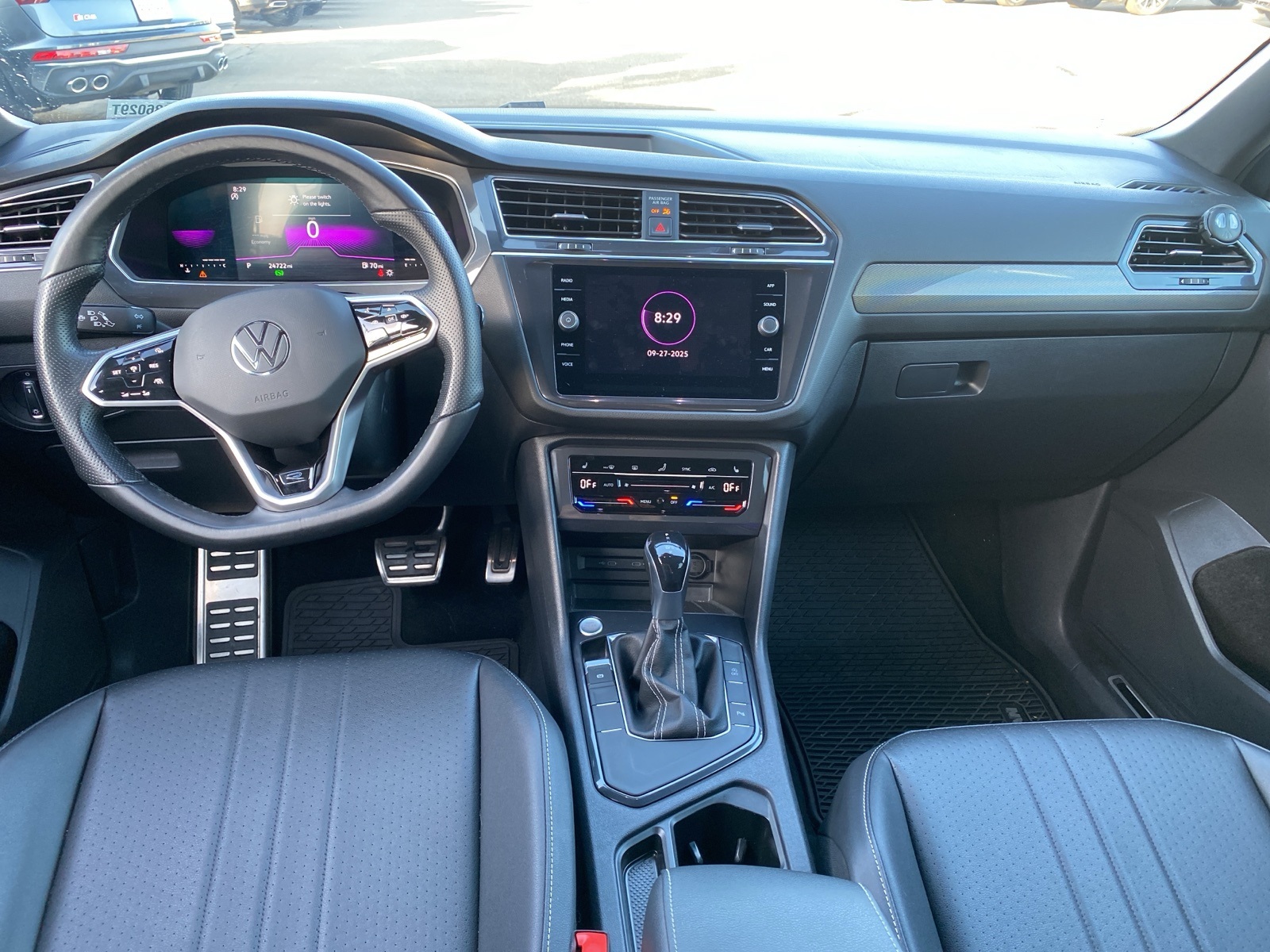 2023 Volkswagen Tiguan SE R-Line Black photo 10