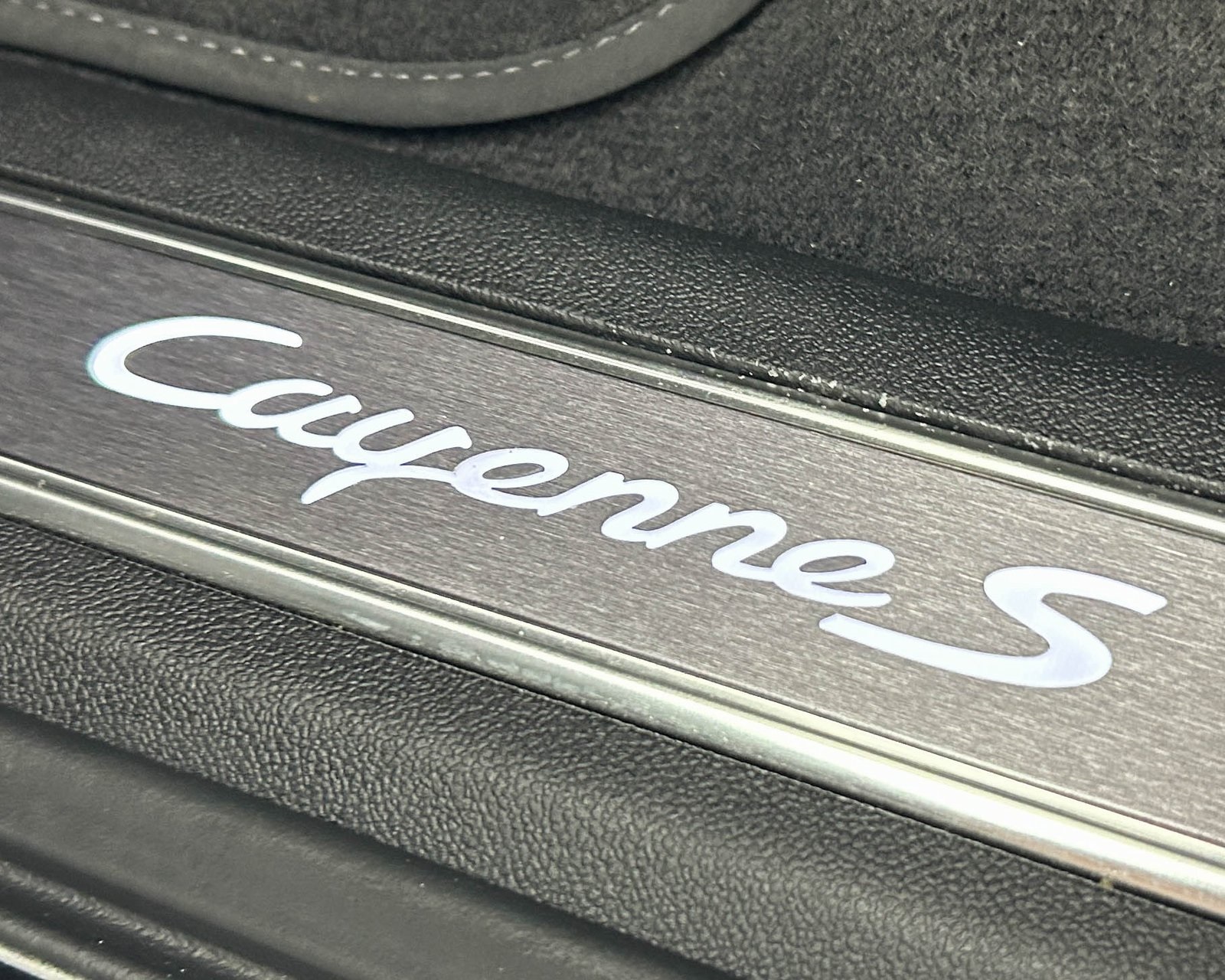 2020 Porsche Cayenne S photo 14